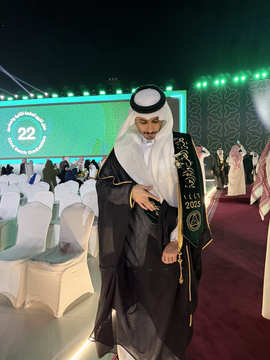 الحمدلله الذي بنعمته تتم الصالحات🤍

تخرجت بالامس من كلية الطب بجامعة الملك سعود بن عبدالعزيز للعلوم الصحية حاصلًا على تقدير ممتاز مع مرتبة الشرف الاولى.

والشكر موصول لوالديَّ وعائلتي ولكل من دعمني.

ابارك لنفسي ولزملائي على ختام هذه المسيرة واسأل الله ان ييسر لنا قادم الايام.