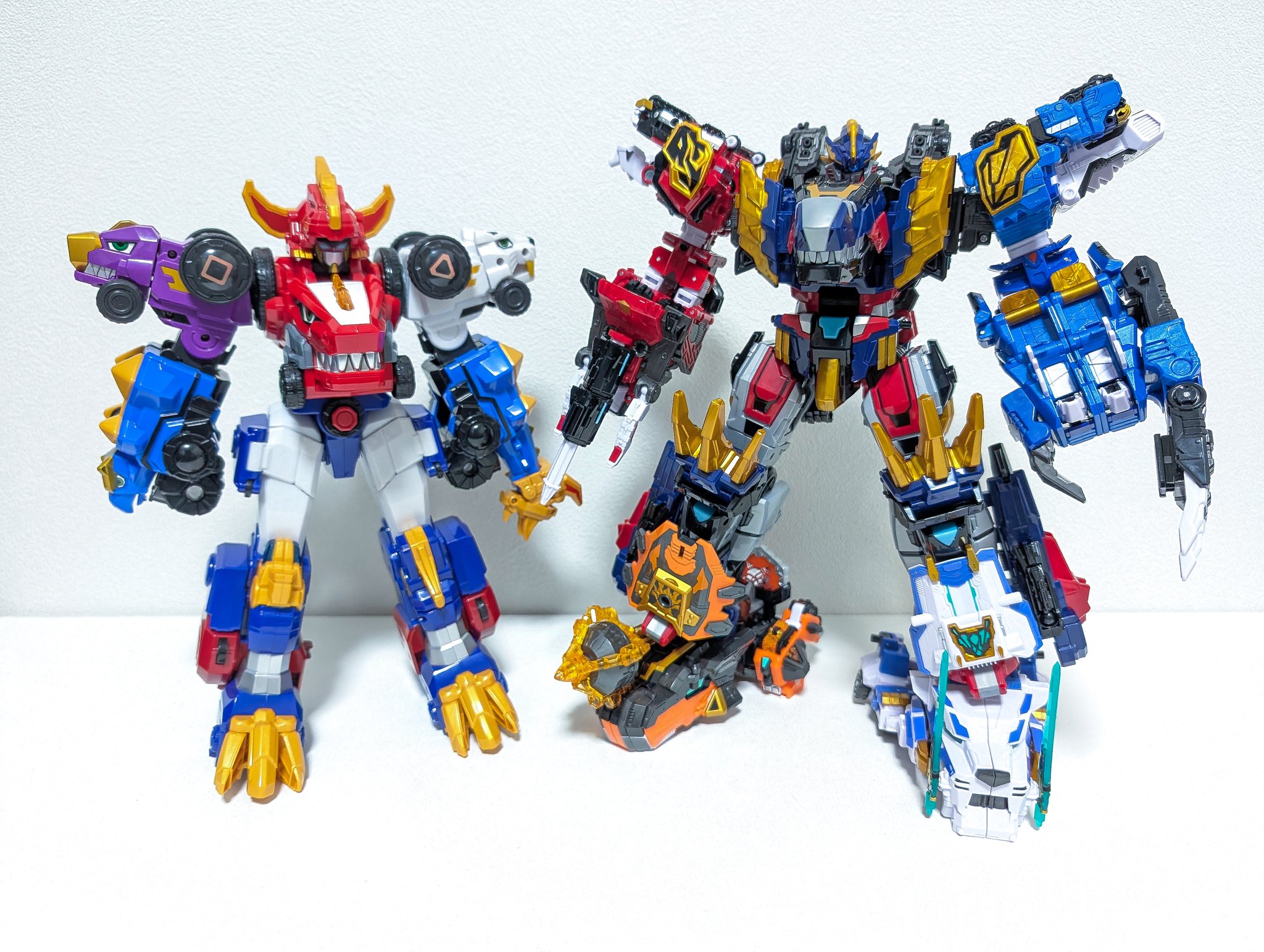 韓国玩具　恐竜合体ロボ　ダイノコア　アルティメットDバスターティラノ Amazon.co.jp: Dino Core Ultimate D-BUSTER Tyranno 8共重合体