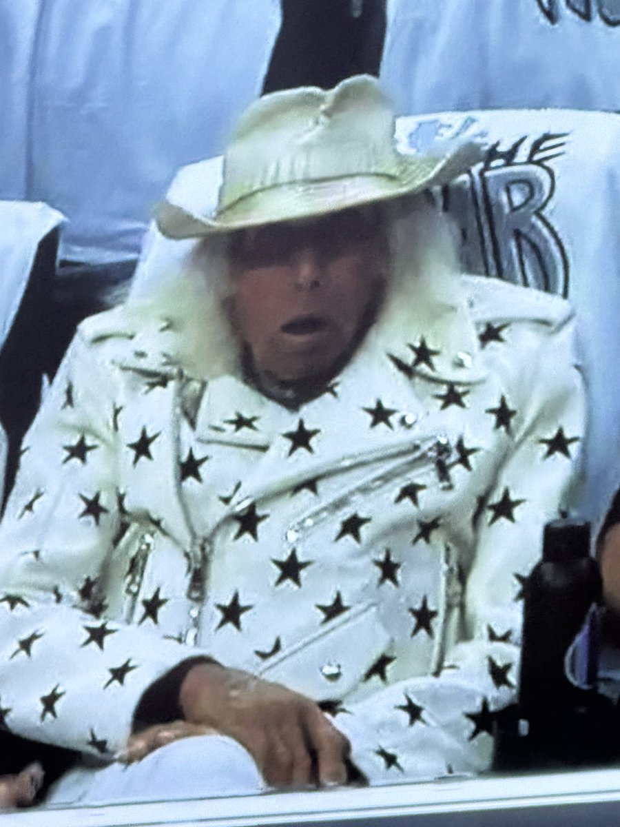 audibutthole's tweet photo. Need an ID on the big dog that was sitting courtside for the Kings game last night. Too much Drip to be unknown https://t.co/ddcZ7k4yGu
