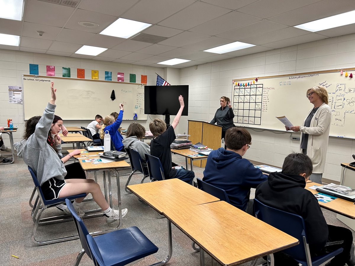 FTSB's tweet photo. April is Financial Literacy Month 📚💰 and we're proud our team volunteers to teach Spencer 7th graders all about budgeting, credit, saving, and more with our Junior Achievement partnership! It’s a fun, hands-on way to build smart money habits for the future 🚀.

Member FDIC https://t.co/qxKQ77jX1y
