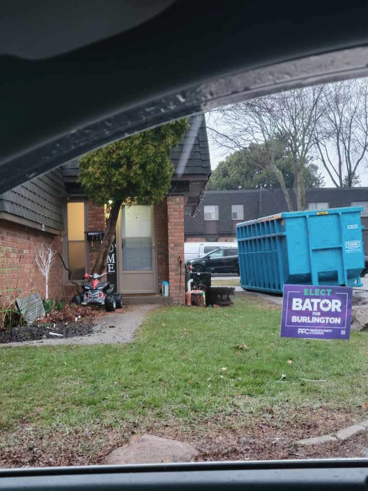 MichaelBator6's tweet photo. Housing affordability is not just a problem for consumers.
Over 25% of Canadian businesses say that housing affordability is making it harder to recruit new employees. They can’t get the people they need to grow our economy. People can’t afford to take the jobs available.
We can break this cycle:
✅Increase disposable income for workers
✅Lower corporate taxes for businesses
✅Reduce demand on housing by pausing immigration
✅Increase housing supply by removing interprovincial trade barriers on the construction industry.
https://t.co/5FnYdNhw19