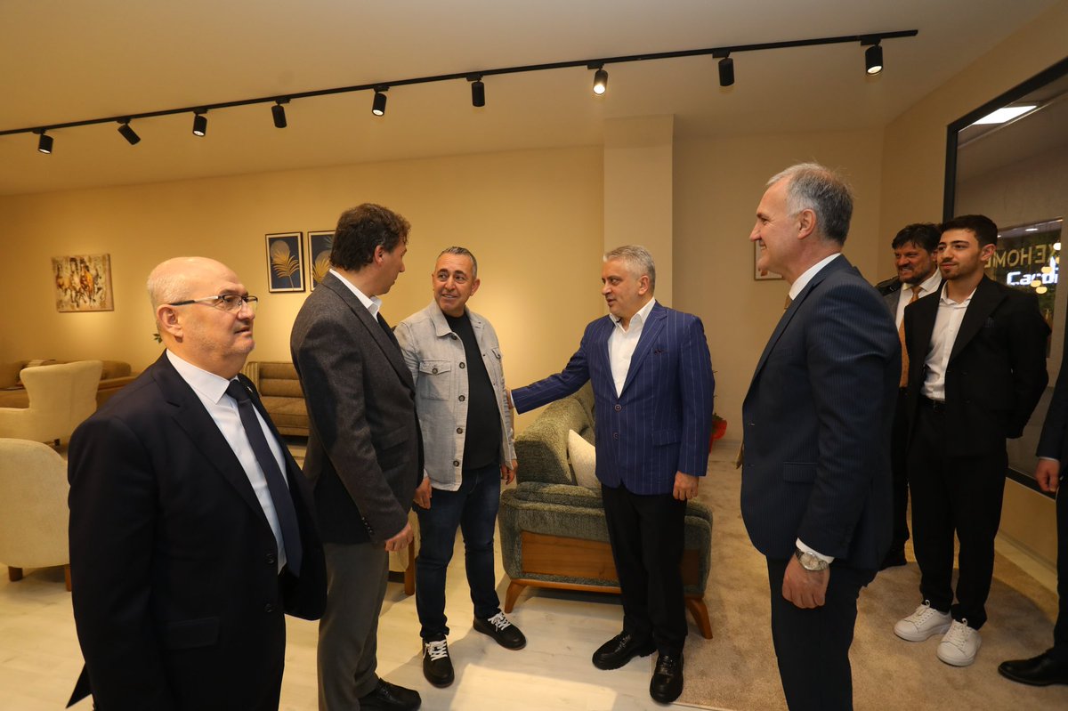 alpertaban16's tweet photo. #MODEF fuar esnafımızı ziyaret ettik.
Hayırlı işleriniz olsun. 🤝🏻
🗓️19 Nisan’a kadar şehrimize bekliyoruz. 🙋🏻‍♂️
#İnegöl https://t.co/9bBbSdhVEL