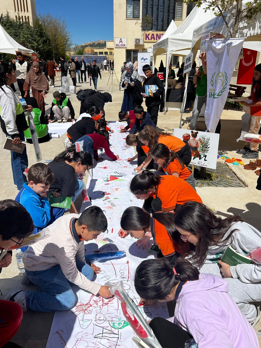 ▫️ÖNDER’in de paydaşları arasında yer aldığı programa katılan Genel Başkanımız Abdullah Ceylan, insan hakları, barış ve adalet adına sergilediği cesur duruş nedeniyle Ayşenur Ezgi Eygi adına ödülünü kuzeni Bahar Tıkkın’a takdim etti.