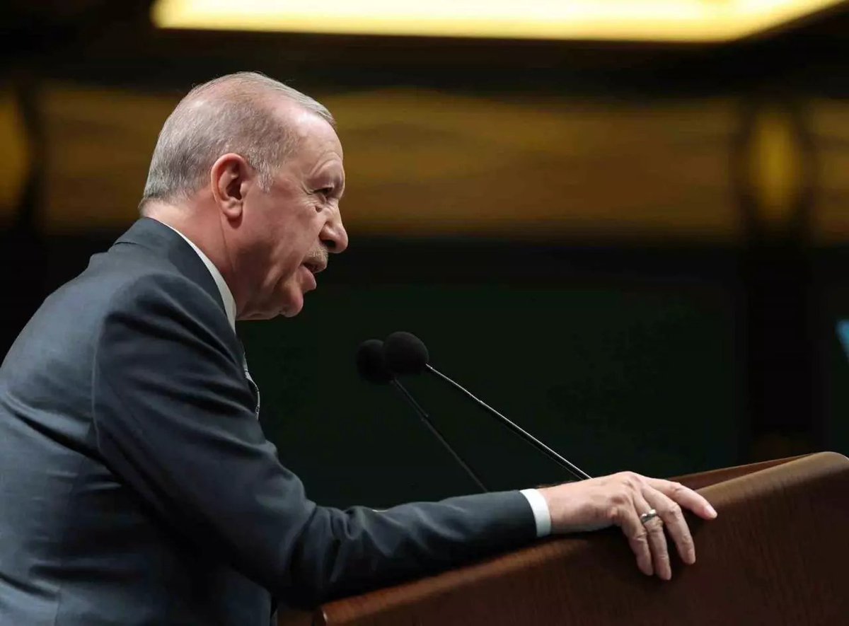 Cumhurbaşkanı Erdoğan, Silvan Projesi’nin detaylarını  kamuoyuyla paylaştı. 255 milyar lira maliyetli proje kapsamında, 2 milyon 350 bin dekar arazinin sulanacağını belirten Erdoğan, projede 8 baraj ve 23 sulama tesisinin bulunduğunu ifade etti.