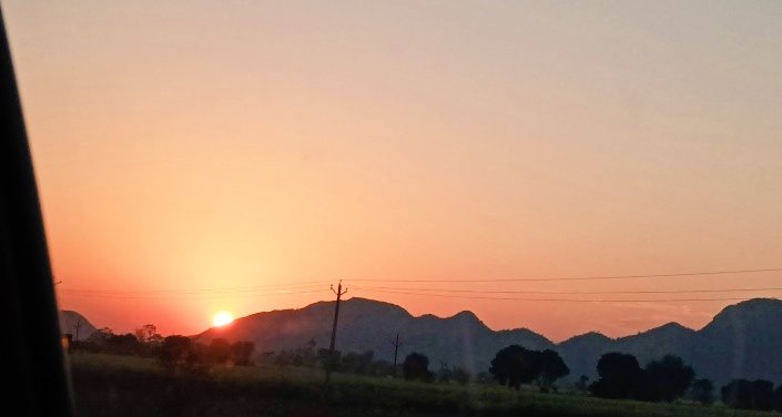 The evening sky in the mountains..a Canvas of colors..!!!🧡🧡