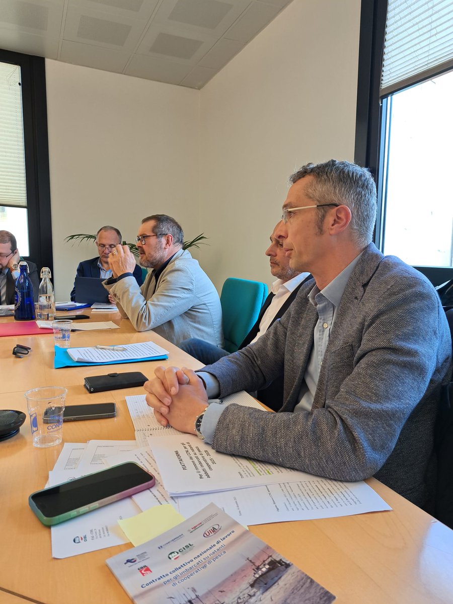 fai_cisl's tweet image. #17aprile, #pesca 🎣: con la presentazione della piattaforma sindacale, si sono aperte oggi a Roma le trattative per il rinnovo del #CCNL per gli addetti imbarcati su #natanti di #cooperative di pesca 2025-2028. 
📣 Fai, Flai e Uila Pesca: "Adoperarsi affinché cambi