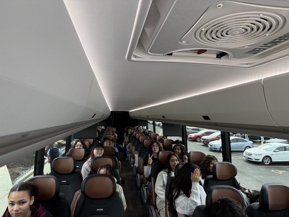 #FutureForward Day at Grandview High! We are off to a college visit. The whole school is doing an activity to prepare for our future 🩵💛🐶