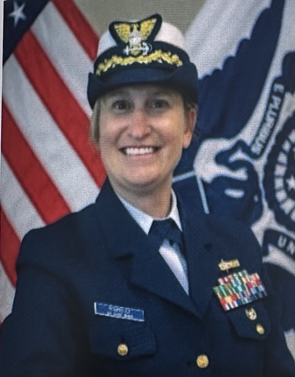 DavidBJasper's tweet image. 🌊Today, members of the Industry and Emergency Management Division proudly honor the dedicated service of retiring USCG Captain of the Port Sector Houston-Galveston, Captain Keith Donohue. We also extend a warm welcome to the new Captain of the Port, Captain Nicole Rodriguez!…