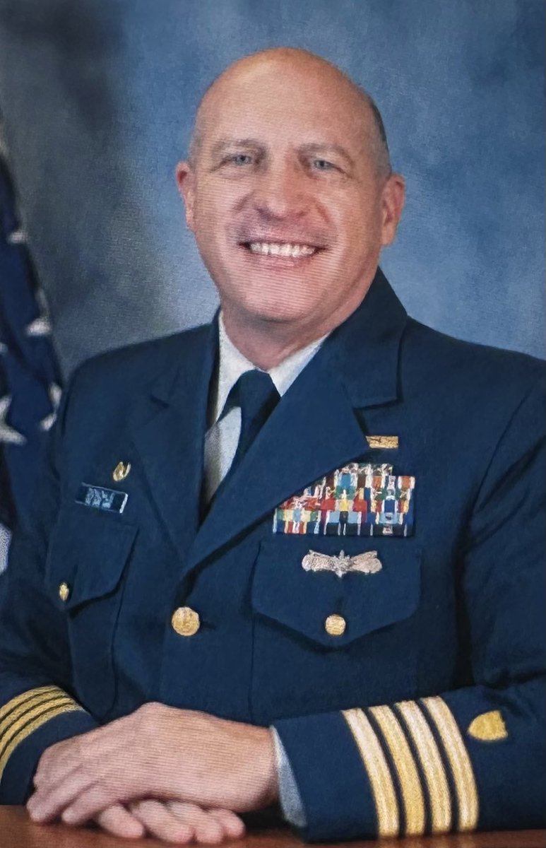 DavidBJasper's tweet image. 🌊Today, members of the Industry and Emergency Management Division proudly honor the dedicated service of retiring USCG Captain of the Port Sector Houston-Galveston, Captain Keith Donohue. We also extend a warm welcome to the new Captain of the Port, Captain Nicole Rodriguez!…
