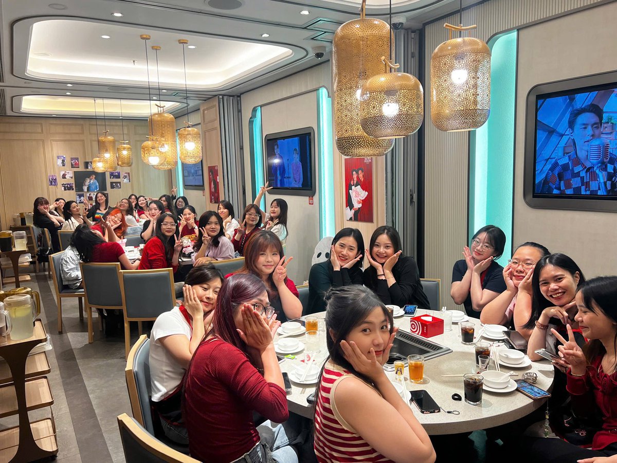 babibbill's tweet photo. The Red Tour phase 2: Private Party after fan screening The Red Envelope by #TriệuBaht_Project 🇻🇳

‘ตกหลุมรัก ปุ๊บปุ๊บ ปั๊บปั๊บ เลยอย่างไว’ ❤️ thank you for all memories we’ve shared together 🚙🚗

#ซองแดงแต่งผี #Cuoimagiaihan 
#TheRedEnvelopeInVietNam 
#Bbillkin #PPKritt https://t.co/wWKQLrpPfT
