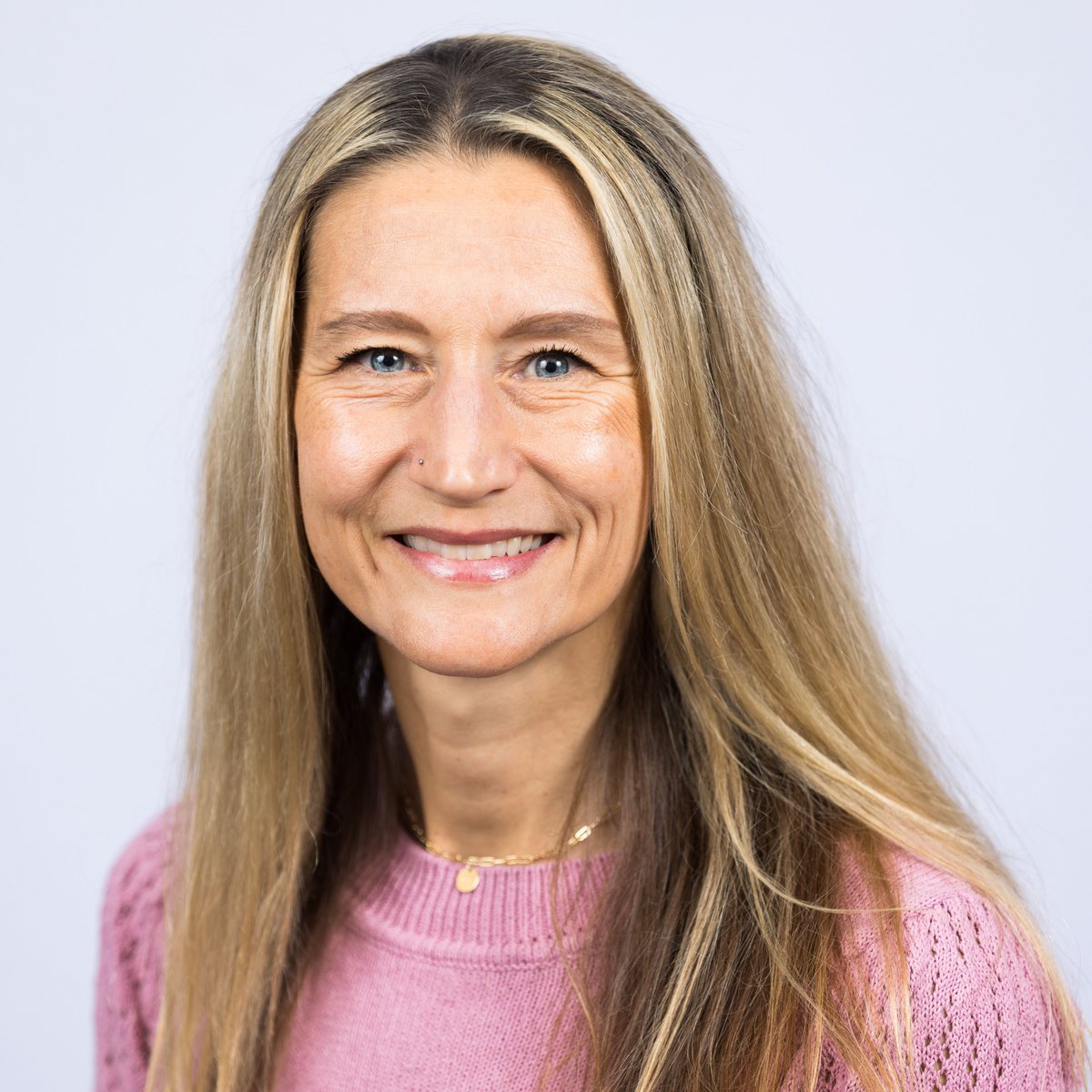UICAHS's tweet photo. At #UICAHS commencement on May 9, Karrie Hamstra-Wright will be presented with the Silver Circle Award for Excellence in Teaching. This recognition is awarded by the graduating seniors. Full story: https://t.co/ZAvgQ01Vbw #UICProud #UICKN #UICKINES https://t.co/ptzjcKs2Zn
