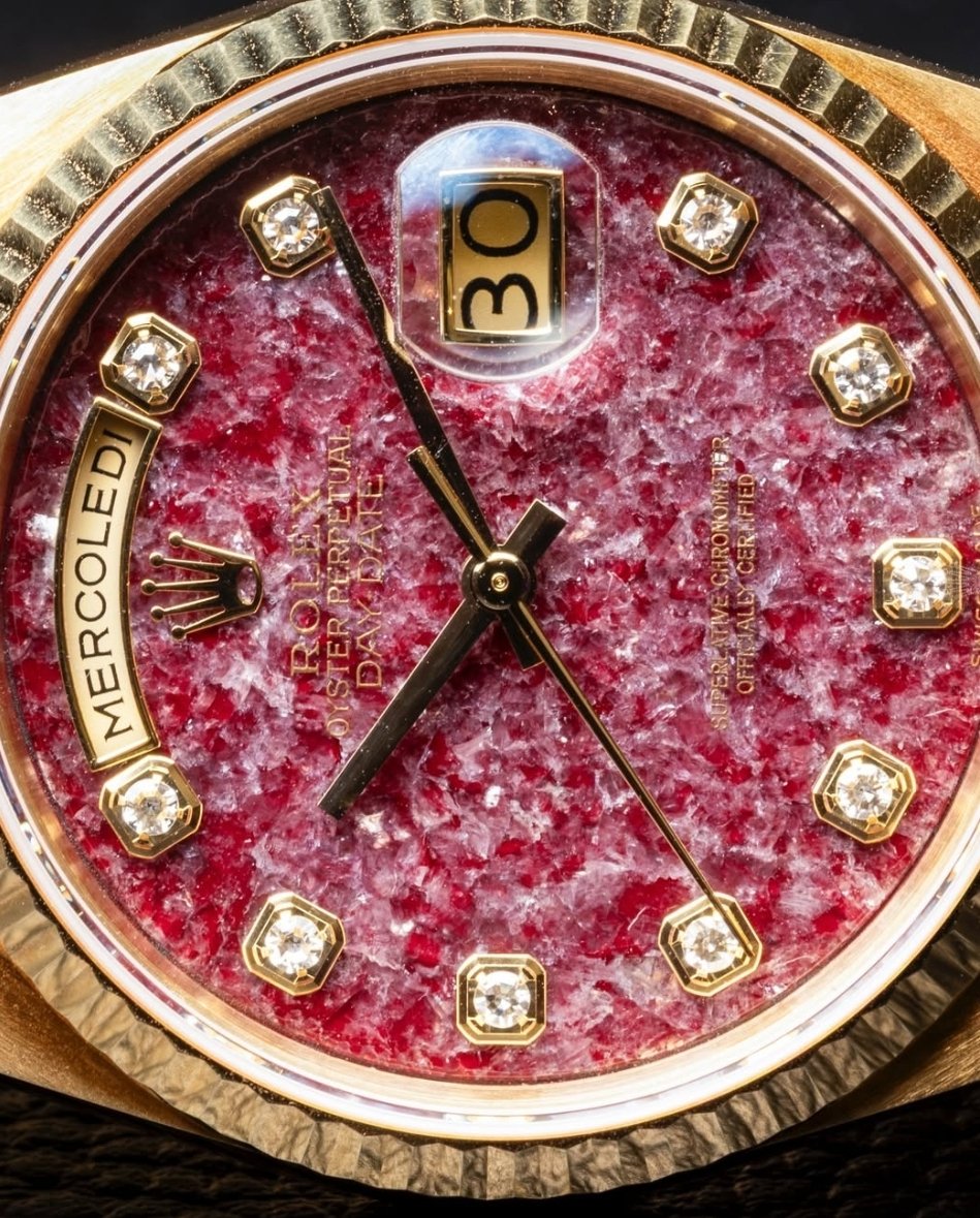 GlobalWatchClub's tweet photo. Vintage Rolex Day-Date 36mm with a Grossular Garnet Rubellite Diamond-set Dial 💎

A very rare dial! https://t.co/8YQAH8IBuL