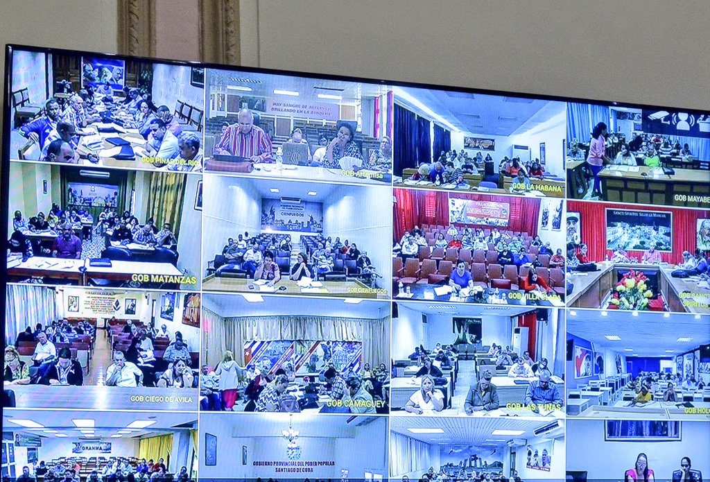 AHORA | Encabeza Esteban Lazo encuentro de trabajo mensual con presidentes de las asambleas municipales del #PoderPopular, mediante videoconferencia;con participación de <a href="/anamarianpp/">Ana Mari Machado</a>, <a href="/HomeroAcostaA/">Homero Acosta Álvarez</a>, gobernadores e intendentes

✅️Analizan importantes temas de la agenda nacional