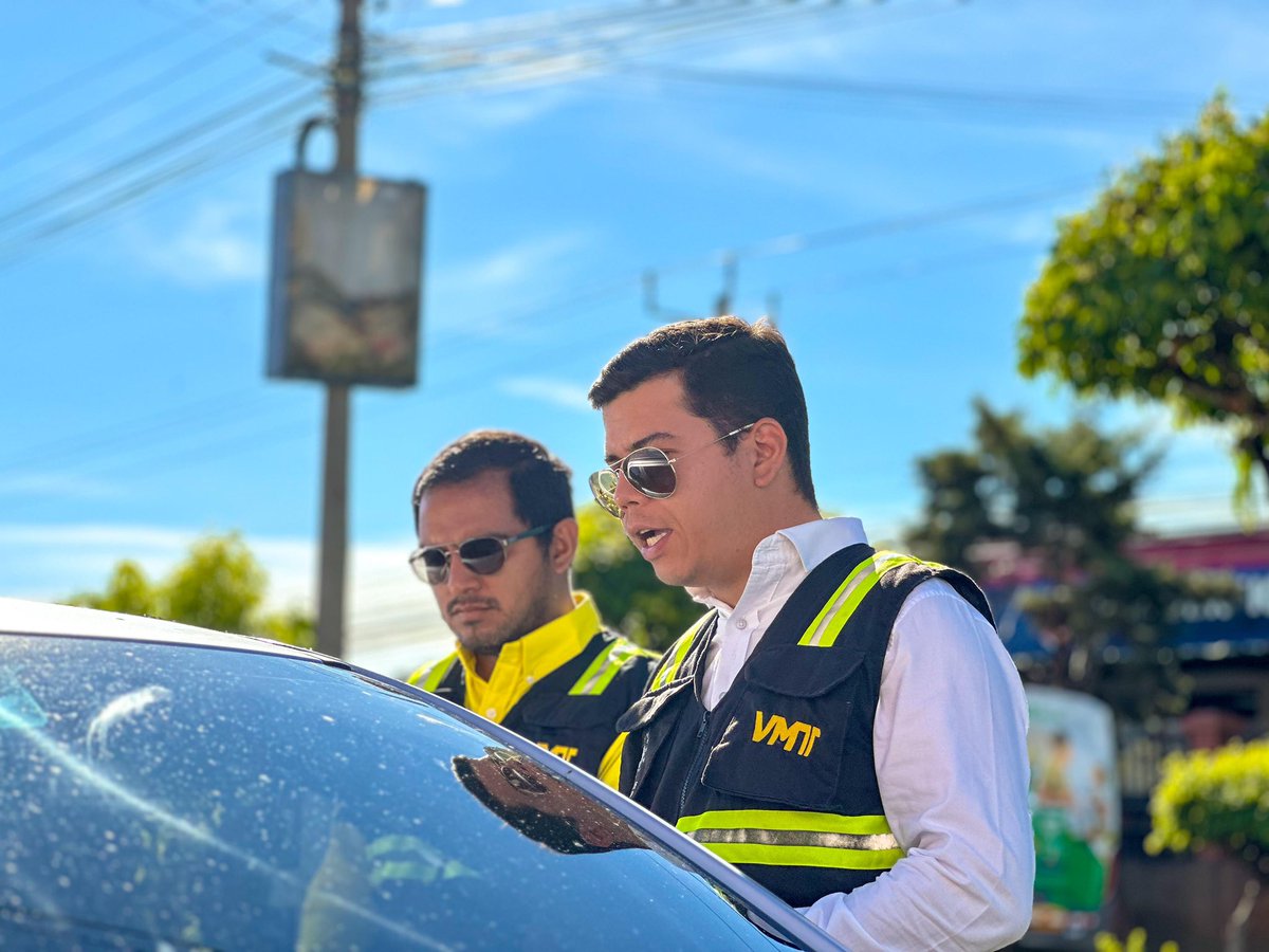 IsmaelFlores_SV's tweet photo. Hoy desarrollamos un control vehicular al transporte en general en el Boulevard de los Héroes.

Reiteramos nuestro compromiso con una movilidad segura y el bienestar de la ciudadanía.

¡Seguimos trabajando por un El Salvador más ordenado y responsable! https://t.co/pI7MMJGpFB