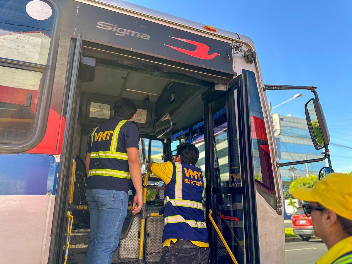 IsmaelFlores_SV's tweet photo. Hoy desarrollamos un control vehicular al transporte en general en el Boulevard de los Héroes.

Reiteramos nuestro compromiso con una movilidad segura y el bienestar de la ciudadanía.

¡Seguimos trabajando por un El Salvador más ordenado y responsable! https://t.co/pI7MMJGpFB