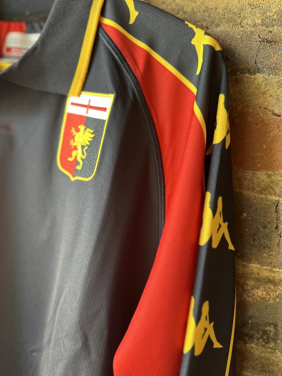 Bellissimo 🤌🏽 You can’t beat a 90s long sleeve throwback. 

I swear Kappa never miss! 

<a href="/GenoaCFC/">Genoa CFC</a>