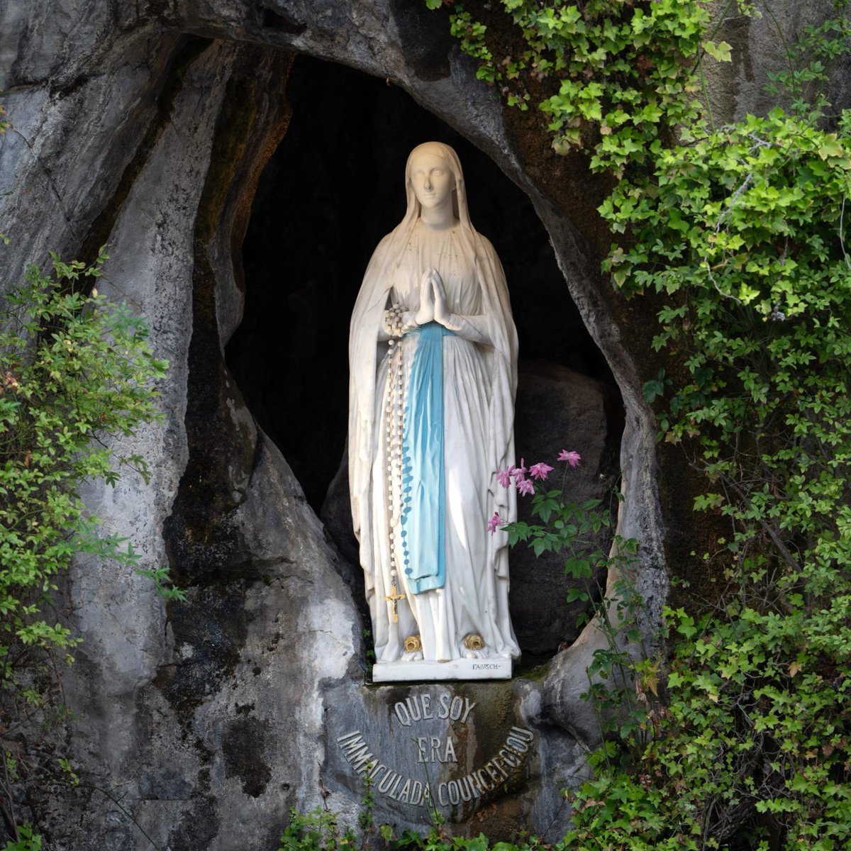 TV2000it's tweet photo. #Documentario | "Lourdes destinazione Paradiso"
Oggi #21aprile ore 17.30 su #TV2000
📺 Canale 28
📡 157 Sky
Il racconto di un viaggio in treno lungo 42 ore, il viaggio del Treno Bianco dell’#UNITALSI, dalla Sud dell’Europa al cuore dei Pirenei, un viaggio carico d’amore, di speranza e di preghiera. Tra i vagoni si incontrano vite differenti e il tempo su questo treno sembra cambiare il suo ritmo ma quando si arriva a Lourdes tutte le stanchezze crollano perché si arriva a “casa della Madonna” che ti aspetta per abbracciarti.
@Unitalsi @unitalsi_stampa