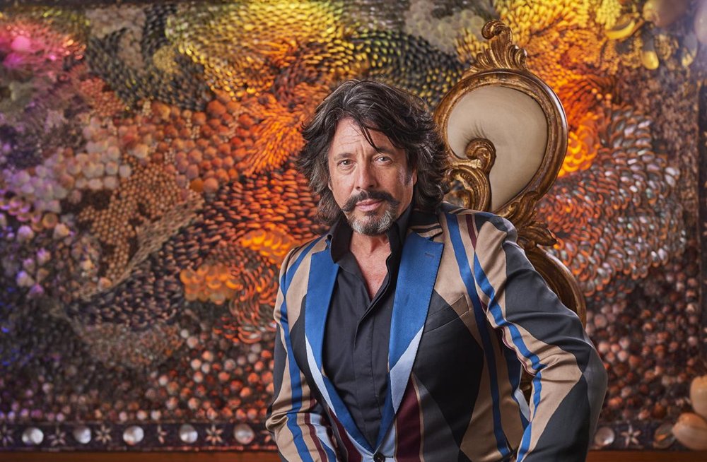 4Viewers (@4viewers) on Twitter photo Is your home an example of daring design or extraordinary opulence? Laurence Llewelyn-Bowen is back to explore more Outrageous Homes and the proud visionaries behind them. For information on how to take part go to our Take Part page - bit.ly/42eOu99 Is your home an example of daring design or extraordinary opulence? Laurence Llewelyn-Bowen is back to explore more Outrageous Homes and the proud visionaries behind them. For information on how to take part go to our Take Part page - bit.ly/42eOu99