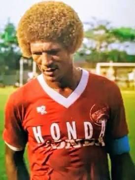 Une Étoile s’en va, illuminant le ciel 🌞