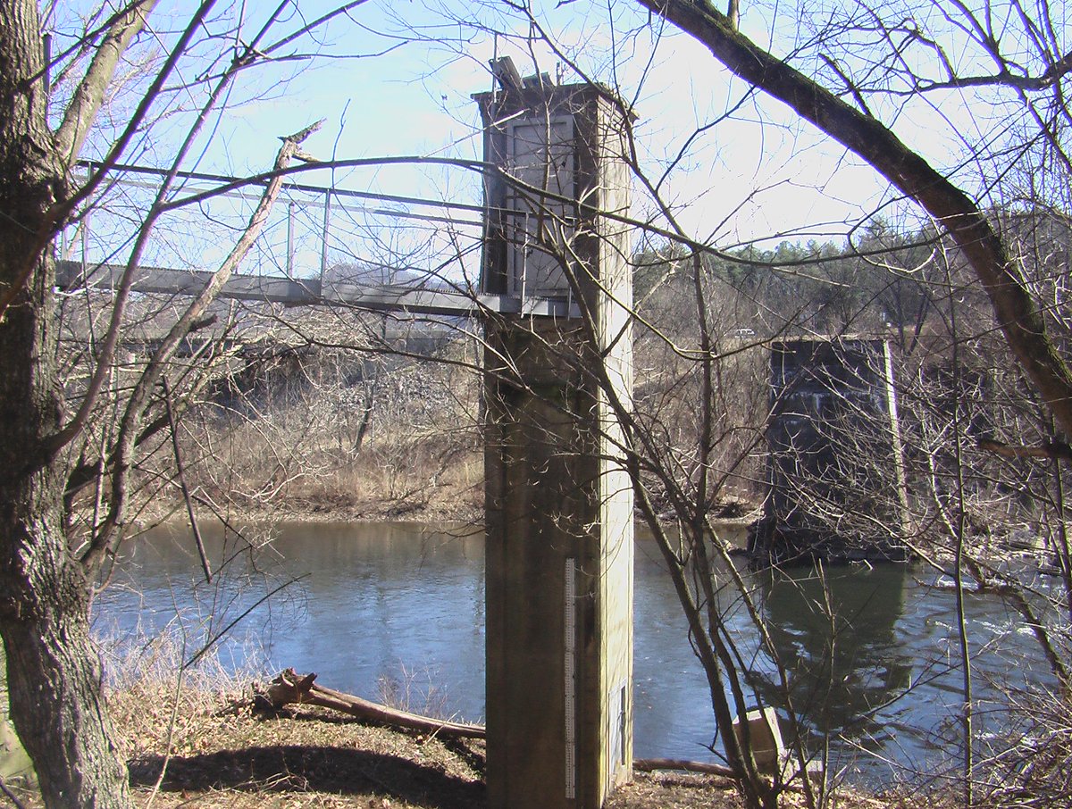USGS_Water's tweet photo. ✨ #MonitoringMilestone – The James River at Lick Run, Virginia (02016500) celebrates #100YearsOfData!
Operated in cooperation with @norfolkdistrict, this gage was established April 3, 1925, and is a Federal Priority Streamgage - https://t.co/GxaUs1VC6t https://t.co/1N4C3hU6hH