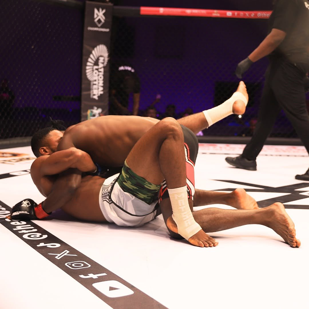 IfeanyiDeclan's tweet photo. Emmanuel Nworie 🇳🇬 returns to victory with a TKO win over Kingsley Ajunwa 🇳🇬 in the AKO Championship Lightweight division! #AKO8 

🧵exclusive fight photos   

#AKO8 #AfricanKnockout #Lagos #Nigeria https://t.co/varrTHnUTz