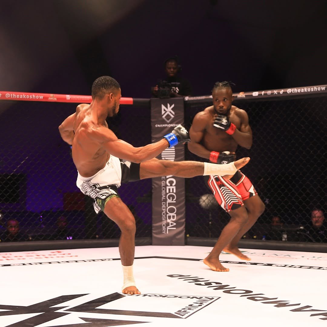 IfeanyiDeclan's tweet photo. Emmanuel Nworie 🇳🇬 returns to victory with a TKO win over Kingsley Ajunwa 🇳🇬 in the AKO Championship Lightweight division! #AKO8 

🧵exclusive fight photos   

#AKO8 #AfricanKnockout #Lagos #Nigeria https://t.co/varrTHnUTz