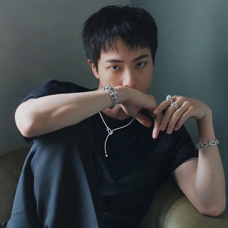 btschartsxdaily's tweet photo. [🚨] 18 Dates of #JIN’s Solo World Tour “Run SeokJin” starting on June 28 and ended on August 10!

JIN SOLO TOUR https://t.co/ESD6bSQOgg