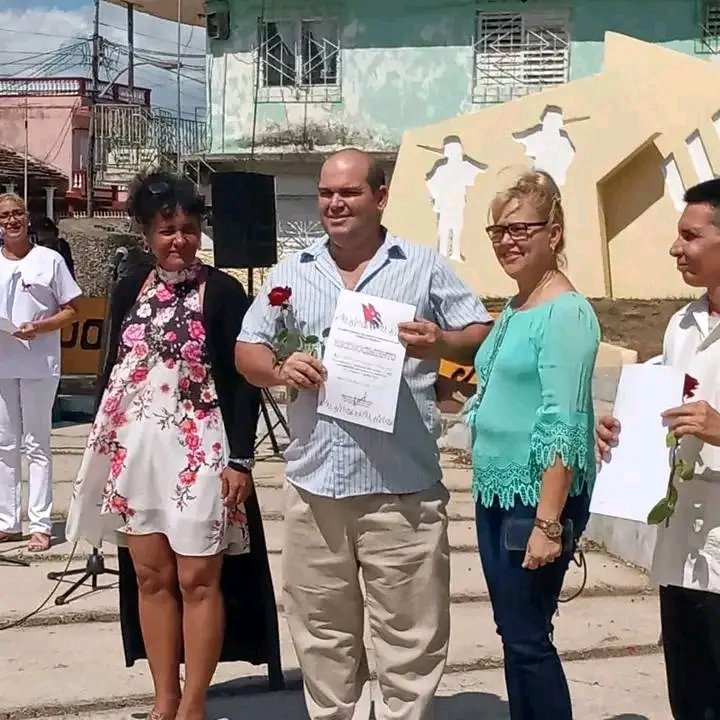 Se desarrollo en #Moron acto conmemorativo por el 64 aniversario de declaración del Carácter Socialista de la Revolución cubana,  y la fundación del Partido Comunista de Cuba. 
#CiegodeAvila #LatirAvileño <a href="/Emp_Avilmat/">Empresa Materiales de Construcción Ciego de Ávila</a> <a href="/PaulinoPrezVie1/">Paulino Pérez Viera</a>
