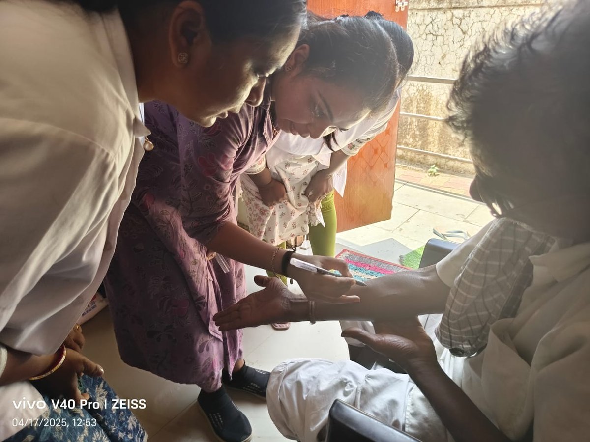 AAM_Valpor's tweet image. #AAM
#VALPOR #PHC #KHARETHA #NETRANG #BLOCK 
આજ રોજ valpore ગામમાં આરોગ્ય કર્મચારીઓ સાથે રહીને  m.o દ્વારા Cy tb ના ટેસ્ટ ડોઝ આપેલ વ્યક્તિ નું તપાસ કરવામાં આવેલ હતી. ,તેમના દ્વારા યોગ્ય આરોગ્ય માહિતી આપવામાં આવેલ હતી. 

@Bharuch_Health 
@ddobharuch