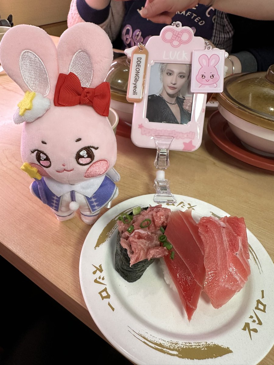 OnoseLena's tweet photo. @ATEEZofficialjp @ATEEZofficial @kqent  Seong Hwa ~ Foodie Time ~ Enjoy ~ Happy Easter ~ 🩷 #ATEEZ #ATINY #SEONGHWA #SEONGHWAWORLD #SEONGHWAPHOTOCARD #DDEONGbyeoli #HAPPY_EASTER  #FOODIE #ANITEEZ #ANITEEZ_IN_DREAMLAND #SUSHIRO #Ateezcollection https://t.co/NYFDjvnQYJ