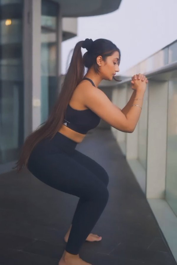 GovxP_BbwAAi2pb?format=jpg&name=900x900