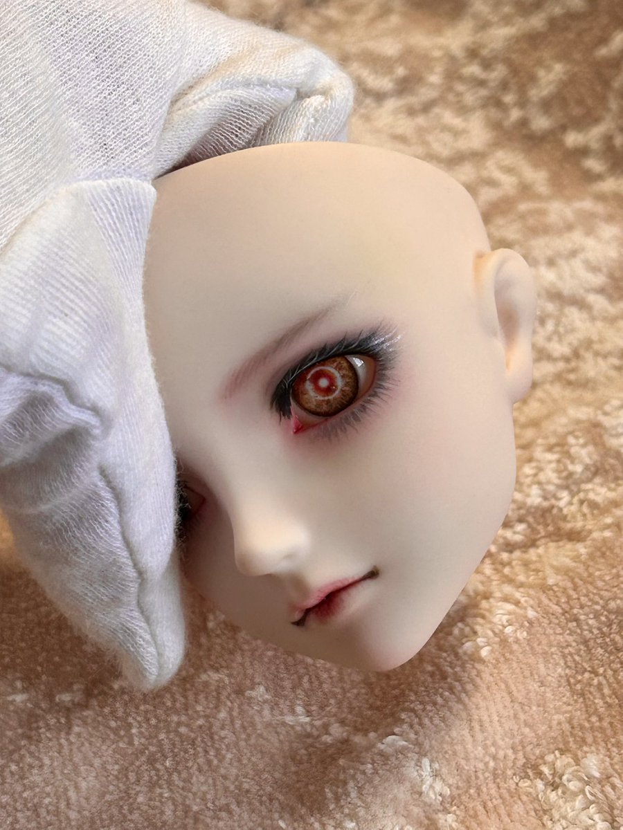 zarameya_doll's tweet photo. (カスタム記録)
まず造形が美少年。リアル寄りなヘッドなので、いつもSDにメイクするのと同じ感覚でメイク出来ました。
※睫毛は描き睫毛
←暴走状態の赤い瞳も再現したくてアイ自作
#DD_9S #DD9s https://t.co/clJ2YzVDgL