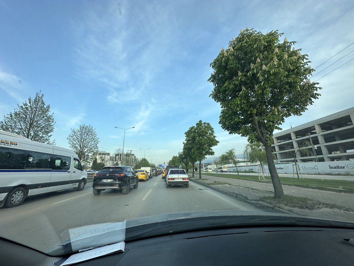 Küçük sanayi çıkışında saat 5-7 arasında trafik durur noktaya geliyor yandaki yeşillik alanı kullanarak yolu genişletsek faydalı olmaz mı <a href="/f5li/">Fahrettin BEŞLİ</a> başkanım