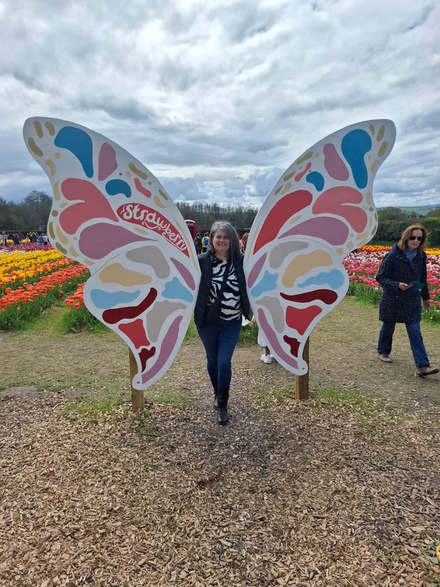1974JCS's tweet photo. Lovely day at #TulipFest #Lifton #Devon today. https://t.co/ikfFQJHlUX