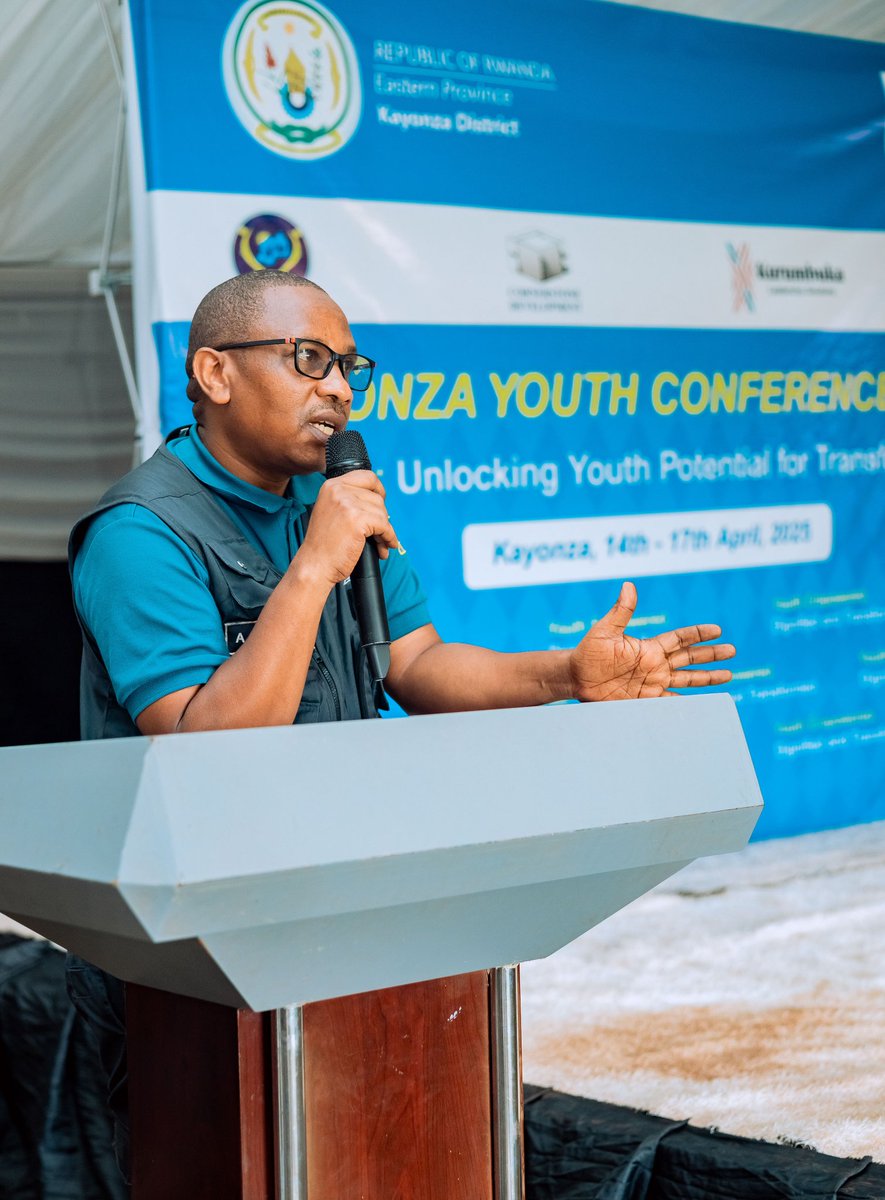 yim_africa's tweet photo. #RVC2025 : Ubutumwa bwa @RIB_Rw mu akarere ka @KayonzaDistrict buragaruka kukurwanya ingengabitekerezo ya Genocide mubakiri bato kuko yica intekerezo niterembere ry’uyifite ni ikiganiro cyatanzwe na bwana Alphonse HABIMANA ubarizwa muri RIB ishami rya Kayonza. 1/3 https://t.co/shDAt0mlFw