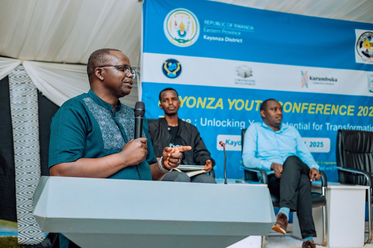 yim_africa's tweet photo. Umuyobozi wa karere ka @KayonzaDistrict wungurije ushinzwe imibereho myiza y’abaturage bwana  HARERIMANA Jean Damascene ,yabwiye urubyiruko Rwitabiriye #RVC2025 ko bakwiye kwihangira imirimo kuko igihugu gihari ngo bafatanye binyuze mumahirwe igihugu gitanga.2/3 https://t.co/KDRdB38RmW