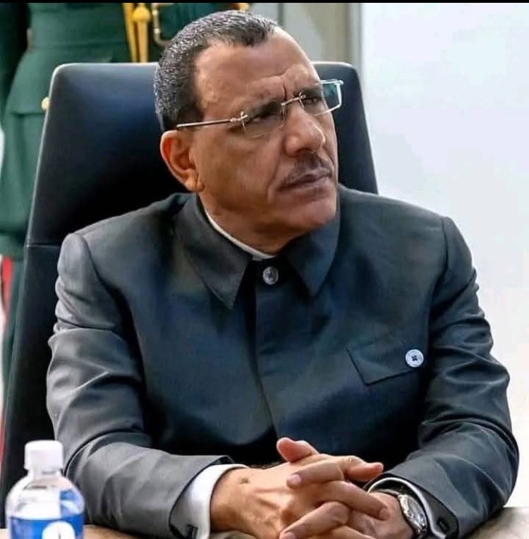 #Niger : le Président Bazoum, un homme honorable 
« [Président] Bazoum est un homme honorable qui a été élu démocratiquement, qui a lutté contre la corruption, et qui voulait améliorer l'éducation, en particulier pour les filles.... " #FreeBazoum
