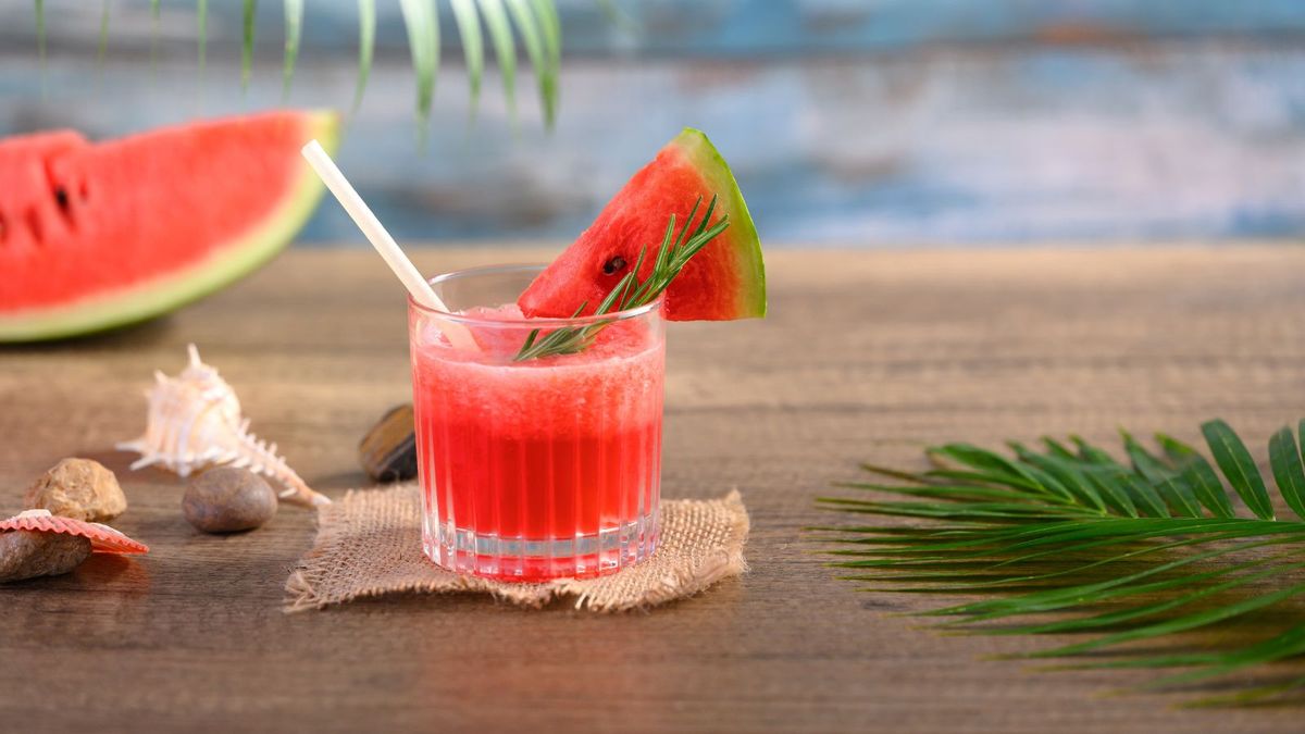 While water is essential, cooling summer drinks and hydrating foods can boost hydration and provide nutrients. Try these refreshing drinks to stay cool all summer. Tap the link to read more.
zeezest.com/food/hydration… 

#ZeeZest #ZeeZestEditorials #Summer #Drinks