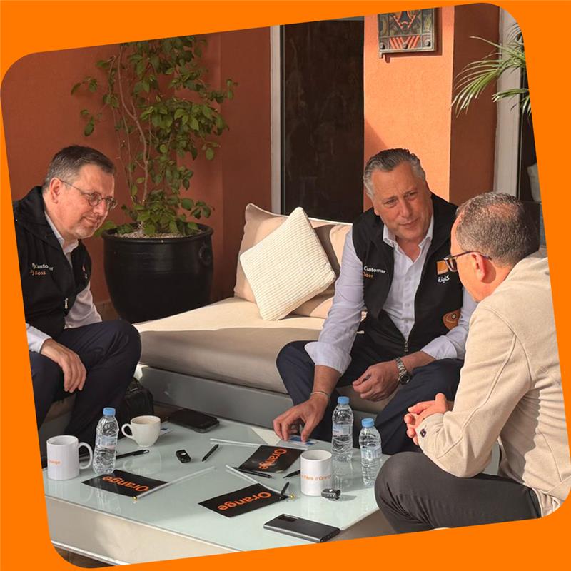 orangeafrica's tweet photo. 🌍 @orange mobilise +10 000 salariés, le même jour, dans  17 pays pour aller à la rencontre de 15 000 clients dans le cadre de l’initiative #MyCustomerMyBoss.

https://t.co/mp1efIMaU8

#ProudToBeOrange #OrangeEstLà https://t.co/68dBiObbNd
