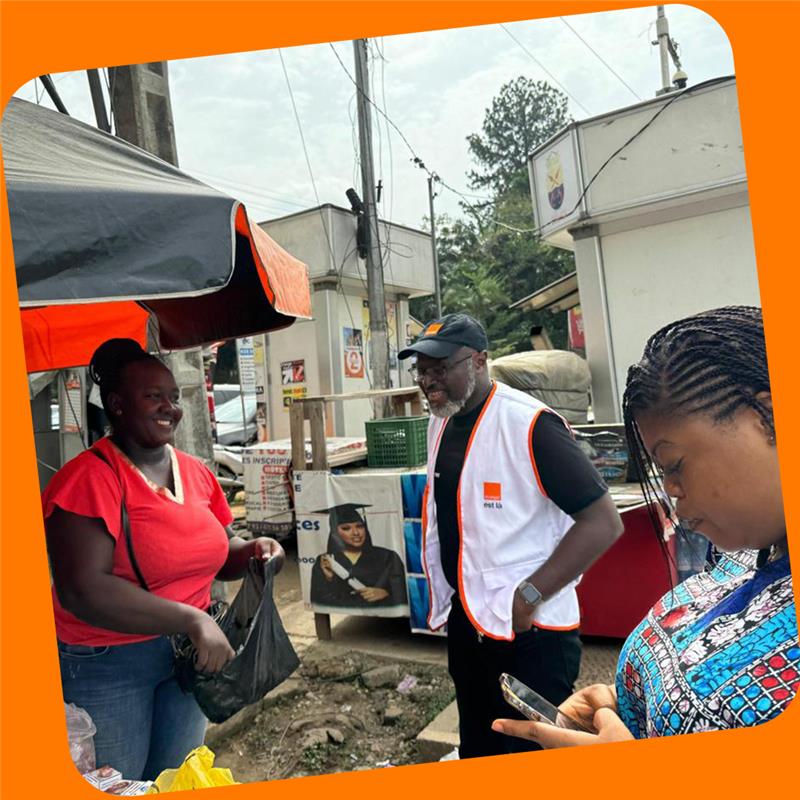 orangeafrica's tweet photo. 🌍 @orange mobilise +10 000 salariés, le même jour, dans  17 pays pour aller à la rencontre de 15 000 clients dans le cadre de l’initiative #MyCustomerMyBoss.

https://t.co/mp1efIMaU8

#ProudToBeOrange #OrangeEstLà https://t.co/68dBiObbNd