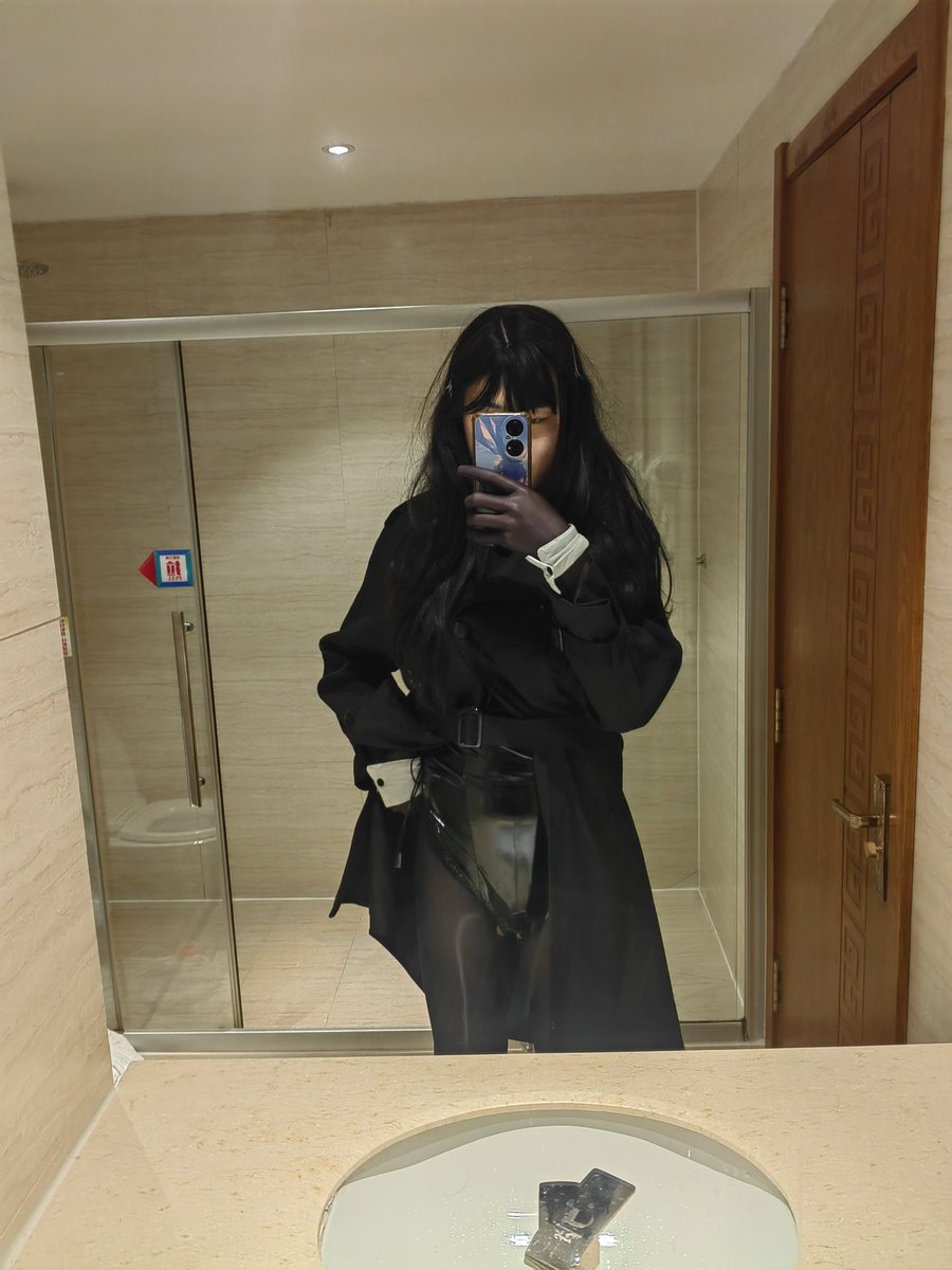 FuLingDesu's tweet photo. “好奇怪呀麻麻，那个大姐姐怎么走起路来怪怪的”
“宝宝那个是抖m伪娘，如果被他发现就会被抓起来并且被榨到昏厥的”
#伪娘露出 #男の娘ᅠ https://t.co/ivH0oztqDx