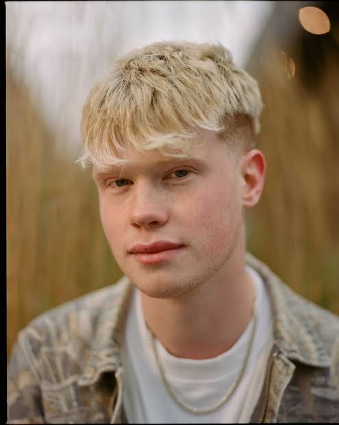 thumbnail-Finn Askew