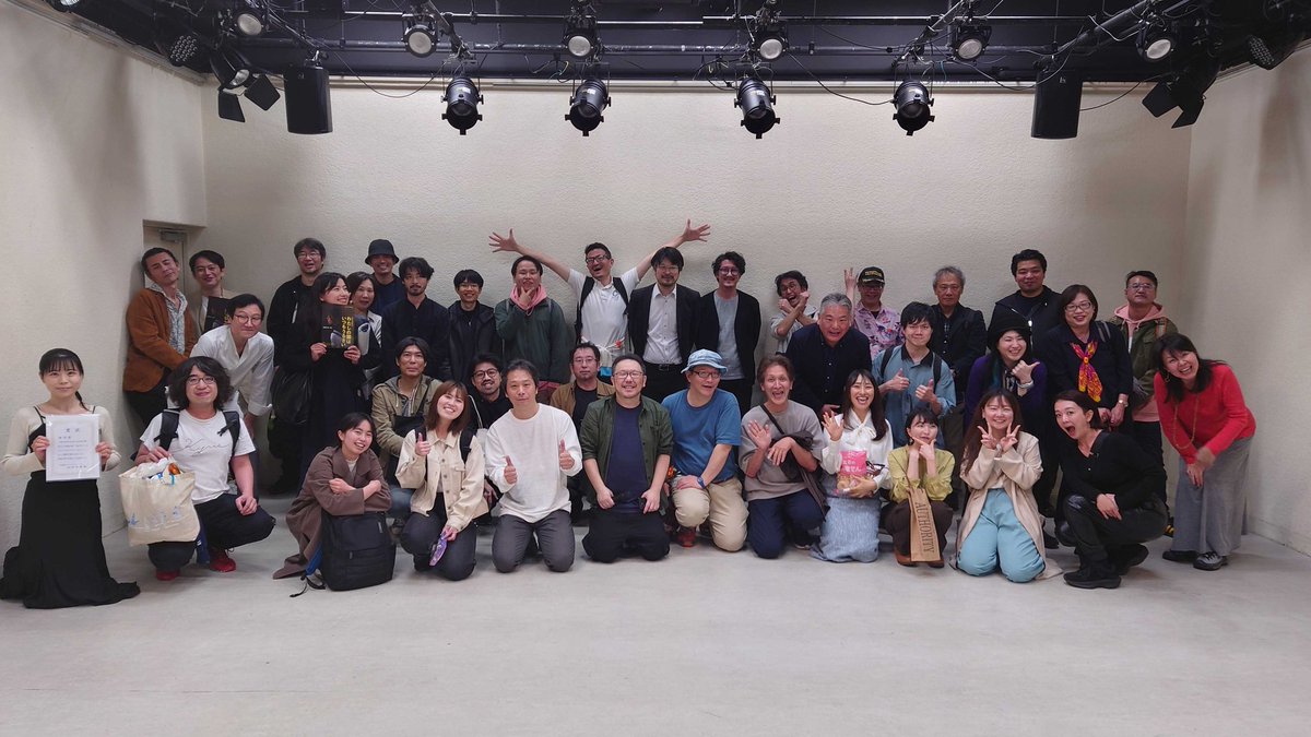 cinepu_terai's tweet image. シネマプランナーズ25周年パーティーに来てくださった皆様！盛大にお祝いしていただきましてありがとうございました。
次の25年に向けて、頑張りますーので今後ともよろしくお願いします。
写真は最後にまで残ってくれた方達だけなので、この3倍はお集まり頂きました。楽しかったー！