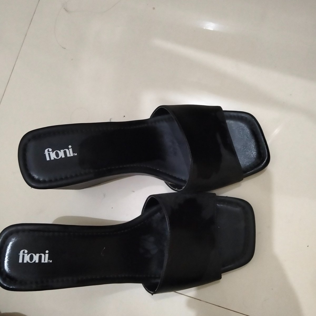 XratuY's tweet photo. @VkthBangtan Ikut rame in...
 Prelo Heels ni guys hak 10 cm or 8 lupa dahhh... UK 42,baru di pake 3 kali 
Price?100k azaa cintahhhkuhhh🫰🫰

📍Plg https://t.co/TRuAwrUX0c