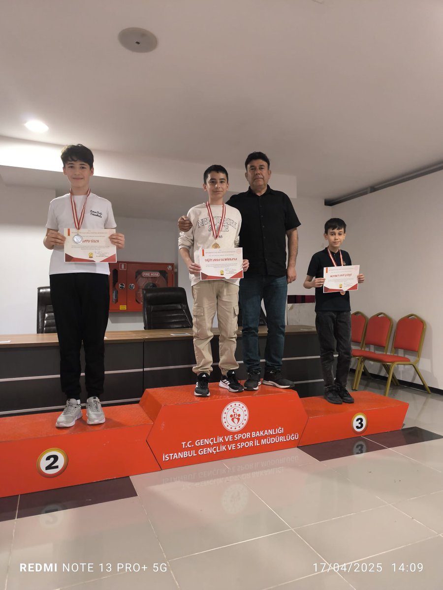 Türkiye Akıl ve Zeka Oyunları Beylikdüzü ilçe turnuvasında Pentago İlçe 1.’liği Yiğit Arda Demirkaya, Kulama İlçe 2.’liği Erkin Berk, Mangala İlçe 3.’lüğü kazanan Ahmet Metin Kurşun öğrencilerimizi  ve emeği geçen Ömürlü Doğuç öğretmenimizi tebrik ederiz. <a href="/Beylikduzu_mem/">Beylikdüzü İlçe Millî Eğitim Müdürlüğü</a>