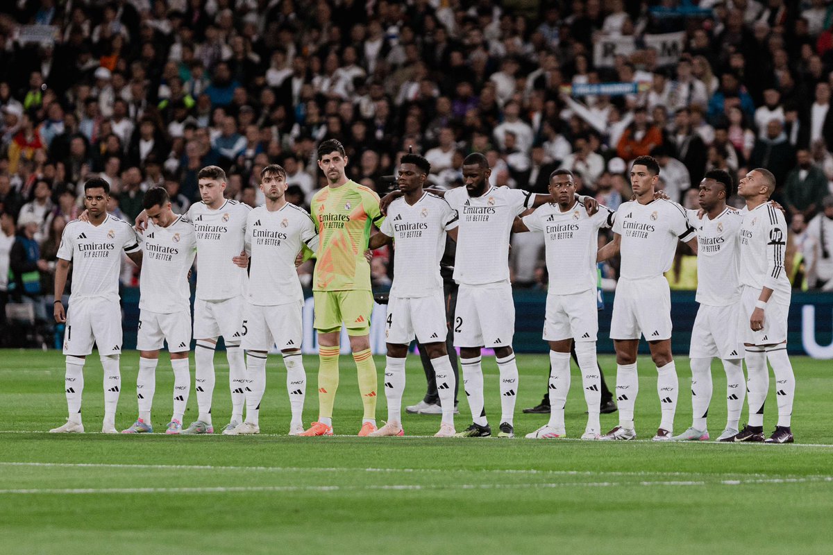 RodrygoGoes's tweet image. Lejos de lo que queríamos, pero no termina aquí. Gracias por estar siempre, afición 🤍 Haremos todo lo posible para conquistar lo que queda. Hala Madrid y Nada Más! 🙏🏾🔥