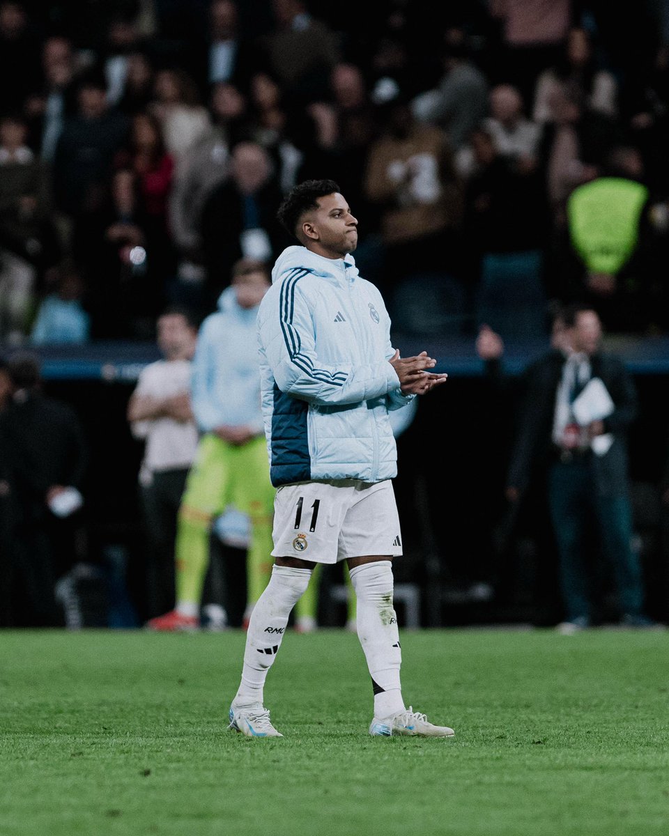 RodrygoGoes's tweet image. Lejos de lo que queríamos, pero no termina aquí. Gracias por estar siempre, afición 🤍 Haremos todo lo posible para conquistar lo que queda. Hala Madrid y Nada Más! 🙏🏾🔥