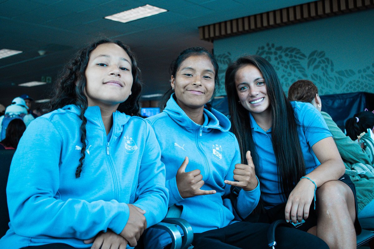 SCfemenino's tweet photo. 🛫Nuestras chicas rumbo a Cusco.
🔜 #UNSAAC
#SCfem
#FuerzaCristal https://t.co/x87yjq4DMY