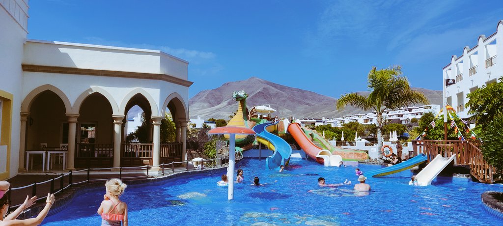 CastielloMTG's tweet image. 🏝️V A C A C I O N E S 🏝️

Una semana de desconexión con las 3 personitas favoritas de mi vida en el @TagoroHotels de #Lanzarote! 😍

#StreamOff hasta el jueves 24 pero de L-V tenéis programados unos vídeos a las 12:00! 🔴

Disfrutad Semana Santa! 🥳
Esperad fotos en este hilo!🧵