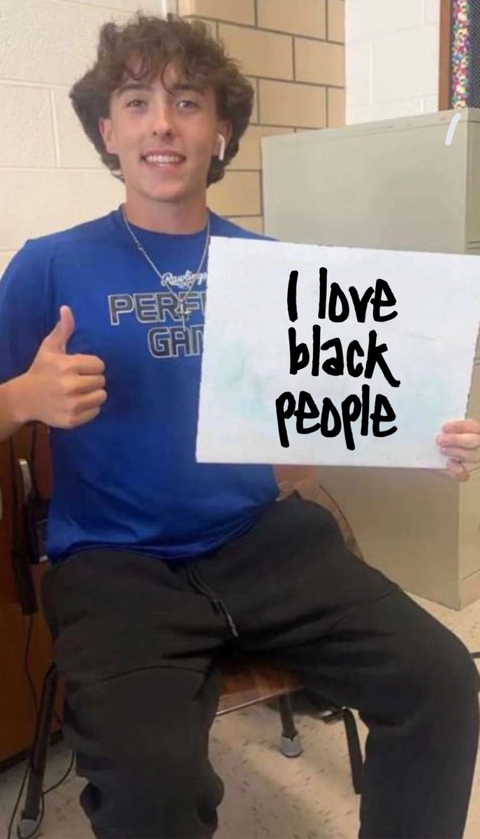 That sign is clearly edited folks.
This is the true sign